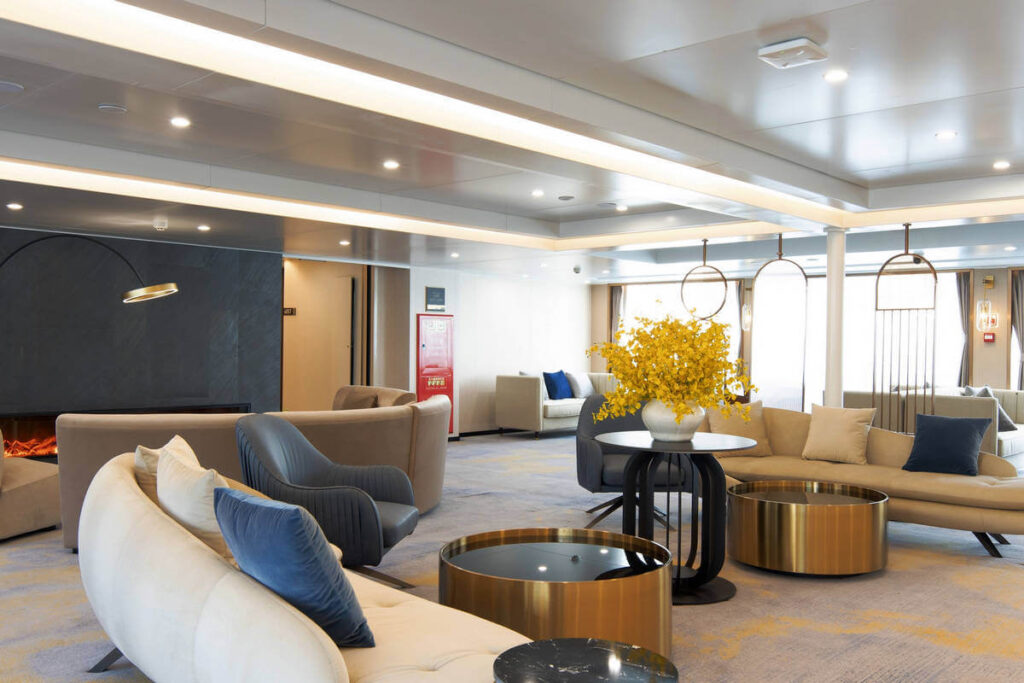 Executive Lounge on China Goddess 3 Cruise Ship